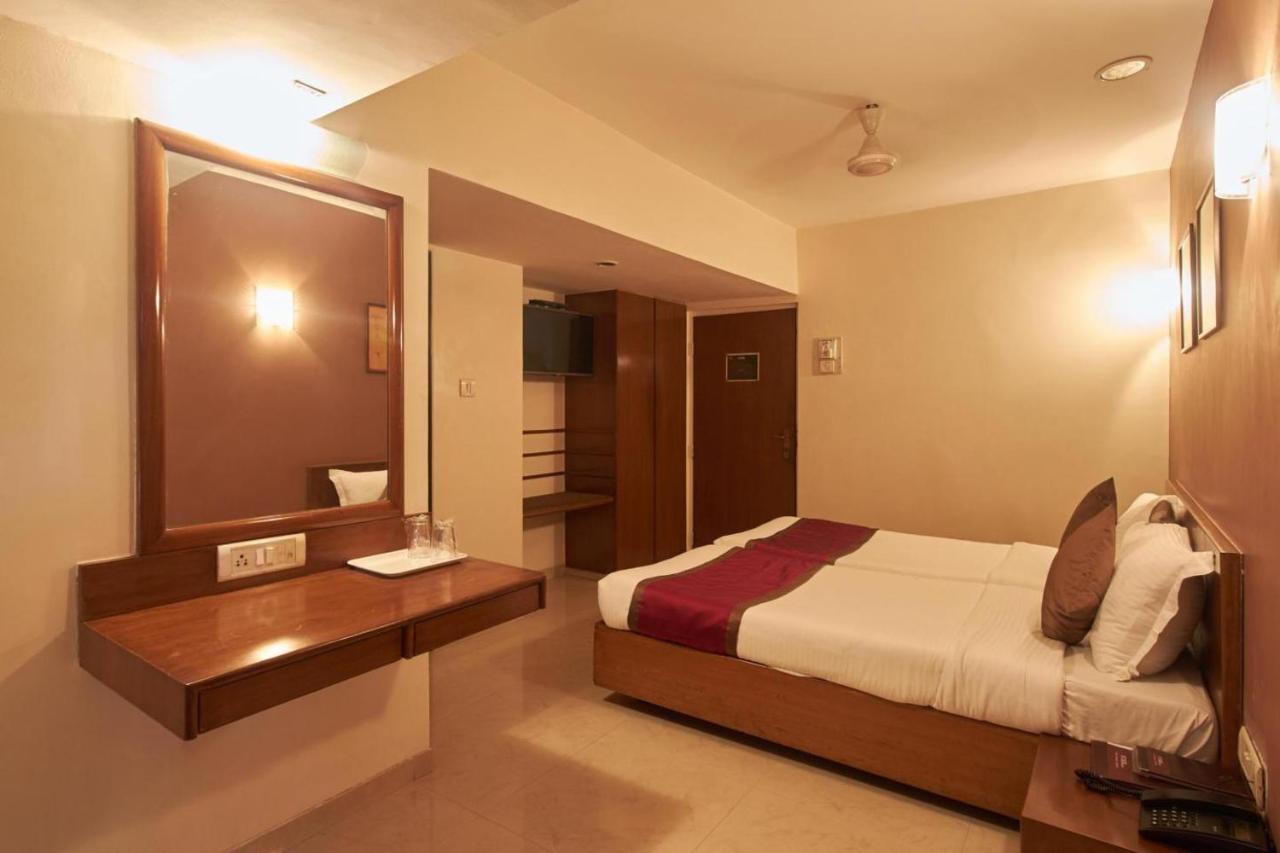 Sukh Hotel Mumbai Exterior foto