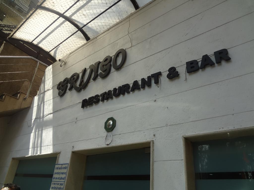 Sukh Hotel Mumbai Exterior foto