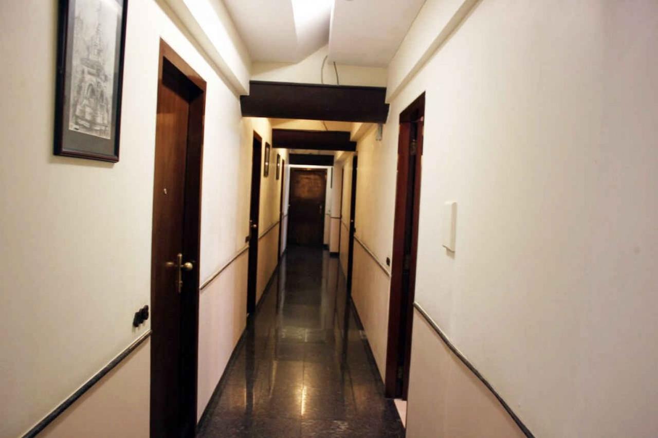 Sukh Hotel Mumbai Exterior foto