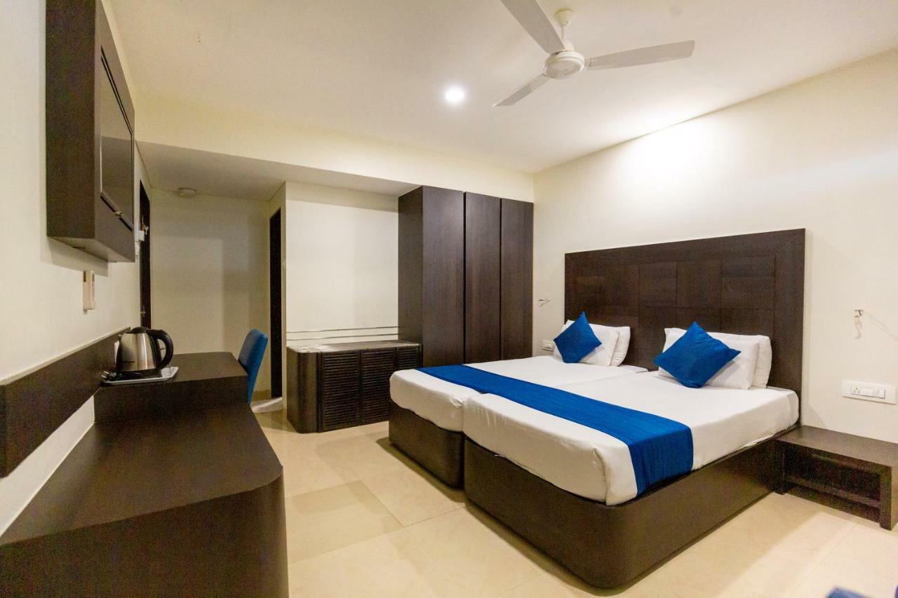 Sukh Hotel Mumbai Exterior foto