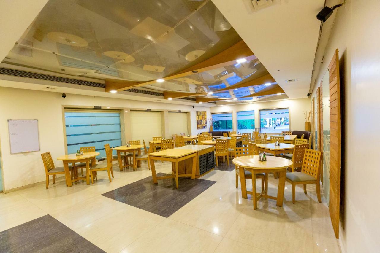 Sukh Hotel Mumbai Exterior foto