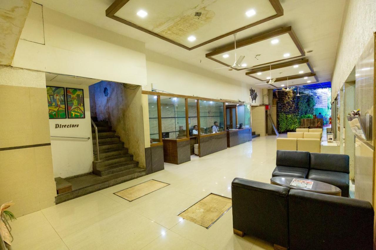 Sukh Hotel Mumbai Exterior foto